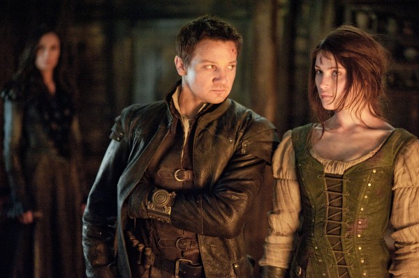 hansel-and-gretel-witch-hunters-jeremy-renner-gemma-arterton1-600×399