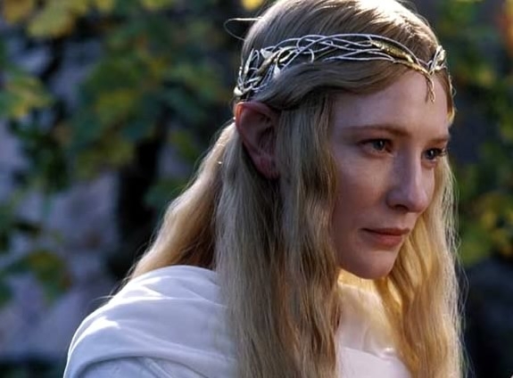 cate-blanchett-regala-la-sua-bellezza-ad-una-magnetica-galadriel-254